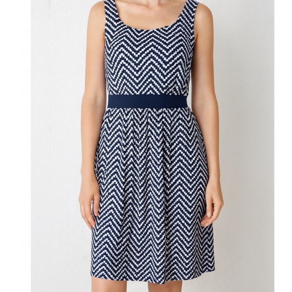 White House Black Market size 10 WHBM Zig Zag Tank Dress Chevron Fit-n- Flare - Picture 9 of 9